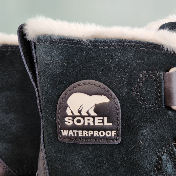 SOREL Tivoli IV Waterproof Boots Black with soft faux fur lining. - Picture 10 of 16